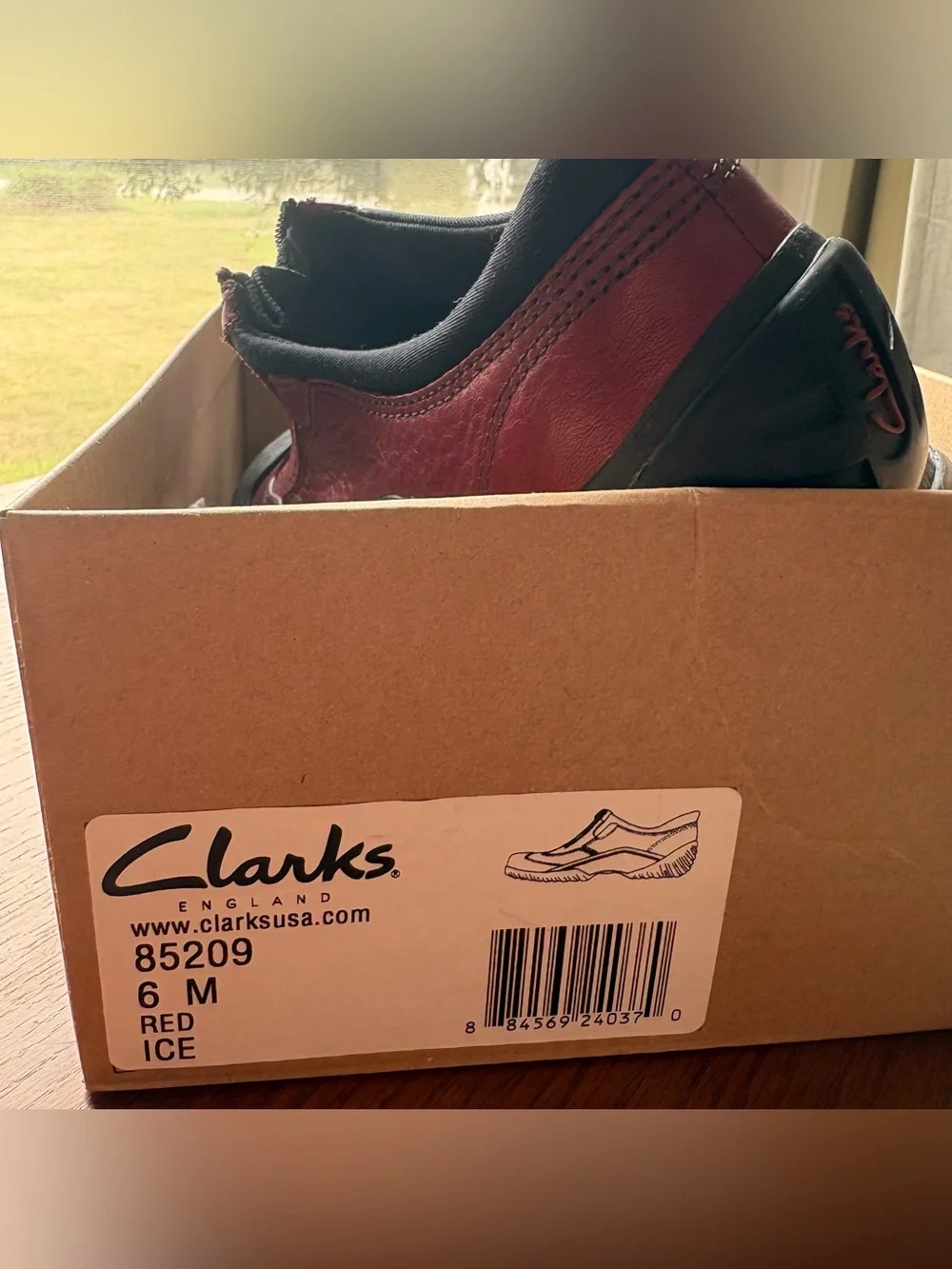 NIB Clarks Muckers Fog Waterproof Leather Front Zip shoes